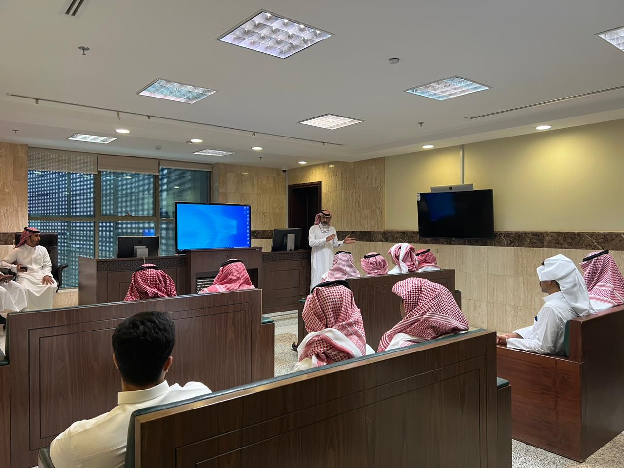 Mustaqbal University, represented by the College of Administrative and Human Sciences, arranged a field trip to the Commercial Court in Buraidah for Law Department students.